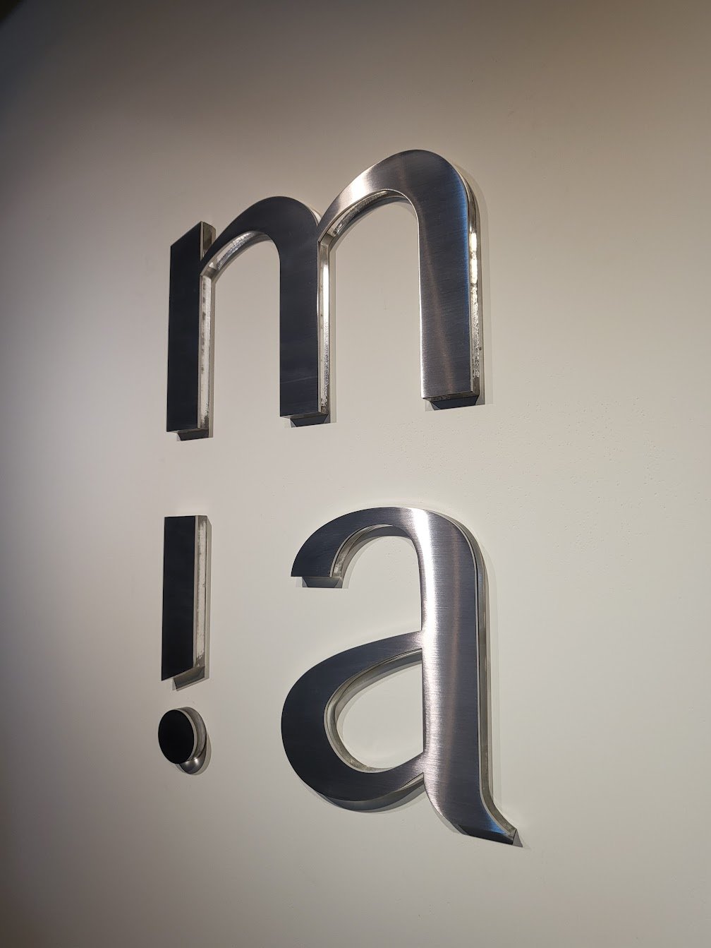 miacucina 內湖一店 毛絲面不鏽鋼立體字